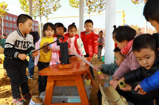 寿光圣城中学幼儿园：哪怕是一株狗尾草都是一个课程资源