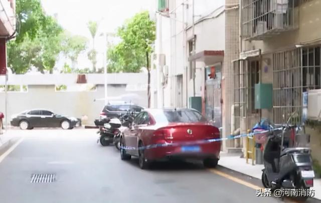 女童被锁车内身亡：喝光车内3瓶水，最先想起找人的是哥哥