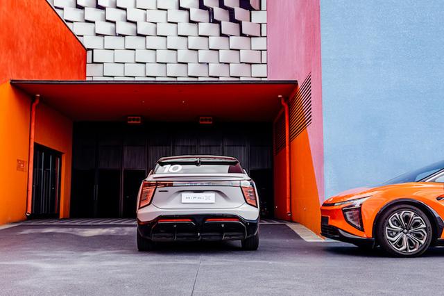 趣试驾｜高合HiPhi X：不是开得太快，而是飞得太低