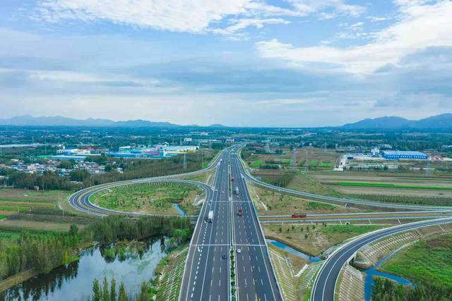 聰明賦能新基建開啟出行新時代全國最長聰明高速公路建成通車