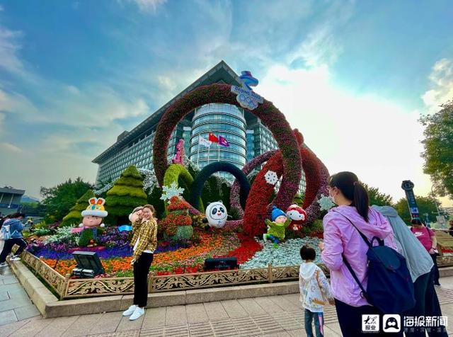 北京專報丨迎國慶十組立體花壇亮相長安街打卡遊客 每年都為祖國拍 生日照 Kks資訊網