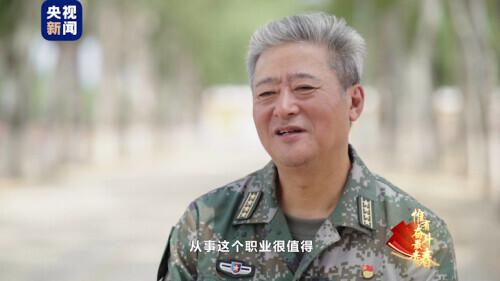58岁军乐老兵吹响号角献礼百年 谢幕军旅生涯