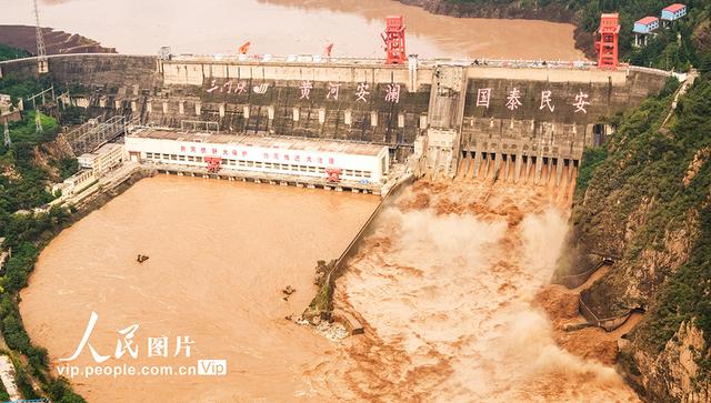 山西平陆：黄河三门峡水利枢纽开闸泄洪
