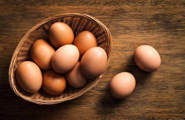 小孩每天吃多少鸡蛋合适？不同年龄各有推荐食用量