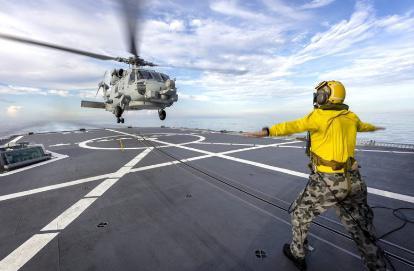 澳大利亚一架“海鹰”直升机在菲律宾海坠海，机队已被停飞