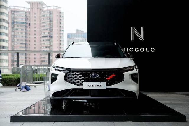 封车讯“一路绿灯”福特EVOS首创的车路协同系统让你梦想成真