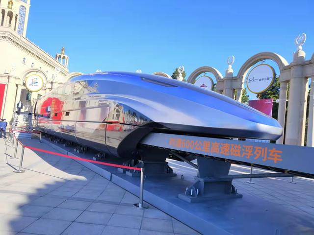 “天宫”“蛟龙”齐亮相 五年来我国科技创新成果尽收眼底