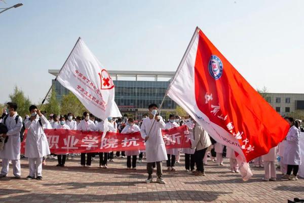 这一夜，微信群爆满！一万多名甘肃大学生冲上去了……