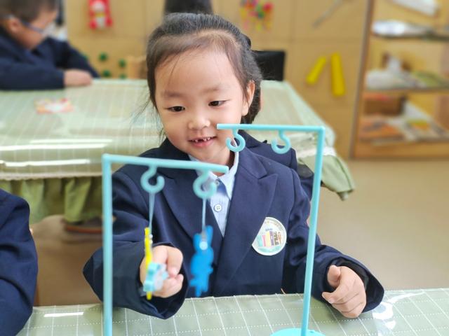 东阳市城东中心幼儿园斯村园区：神奇静电探索之旅