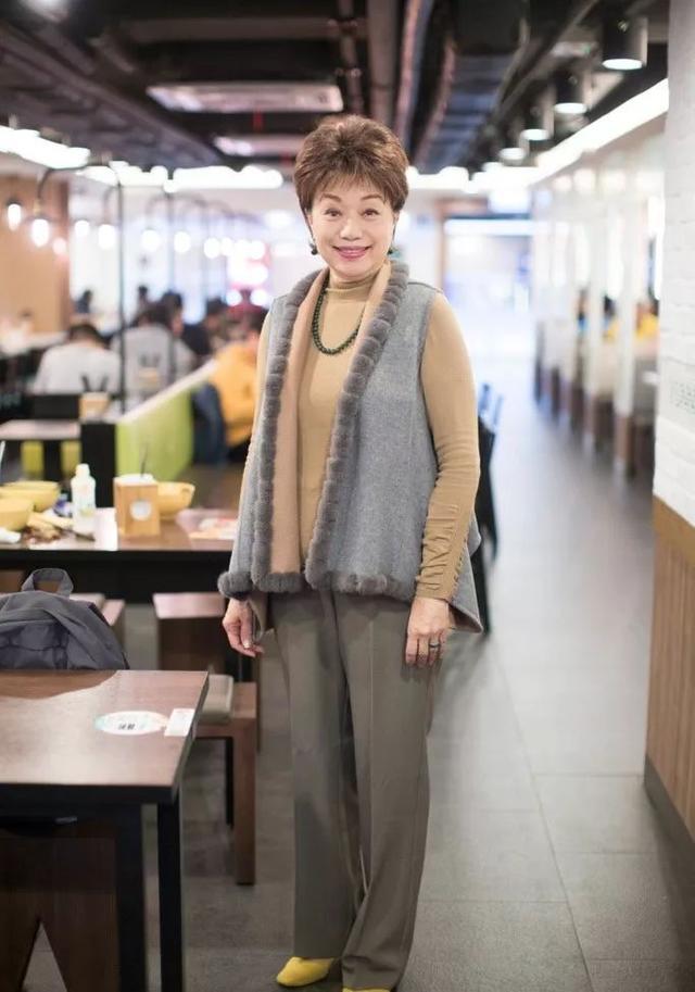 69岁TVB“御用妈妈”曾息影转做地产 至今单身：不觉得结婚是幸福