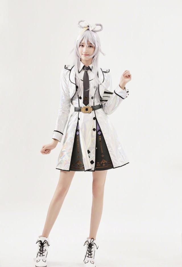 关晓彤图片可爱头像 卡通(关晓彤惊艳写真照视频)