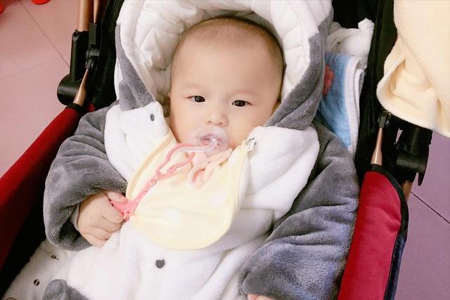 安抚奶嘴是哄娃利器，还是会“偷走”宝宝颜值？家长看完不纠结