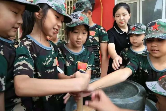 全封闭军事化管理学校怎么教育孩子(军事化管理封闭式学校对孩子好吗)(图36)
