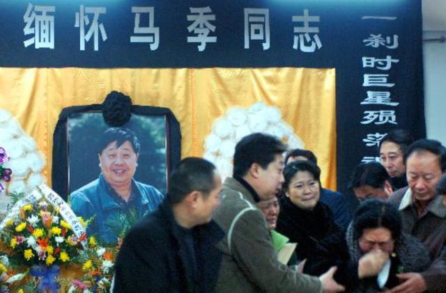 常宝华的徒弟:常宝华的葬礼上，牛群缺席侯耀华带头鼓掌，这对师兄弟有何恩怨？