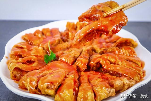 雞蛋皮裹上雞肉餡，淋上糖醋汁，酸甜開胃，宅在家裡做給孩子吃 健身 第11张
