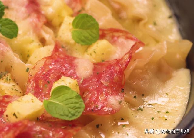 分享一款用饺子做成的披萨，鲜嫩拉丝又营养，家中孩子特爱吃