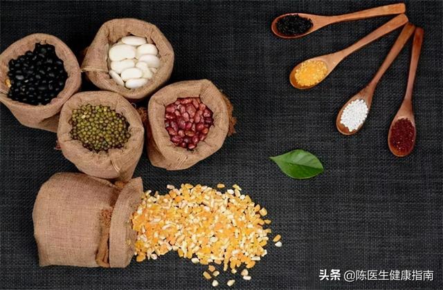 老年人预防脑梗与老年痴呆，如何补充叶酸与B12很重要！请看此文