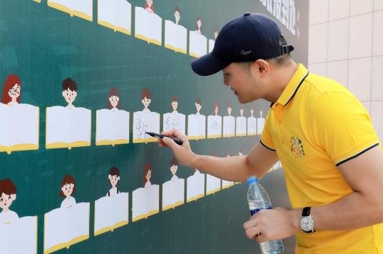 初心未改，情系母校：黑谷科技创始人重回母校，参加20周年同学会