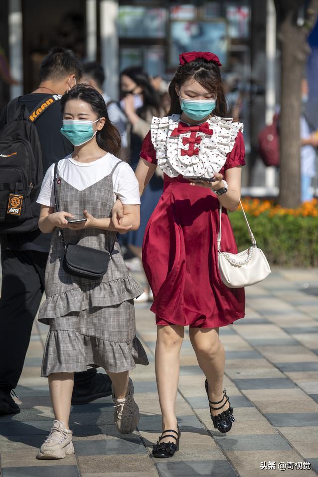 街拍北京北京三里屯秒变t台时髦青年三里屯第一美女