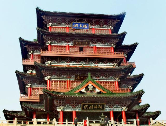 滕王阁,位于江西省南昌市沿江路赣江东岸,为南昌市地标性建筑.