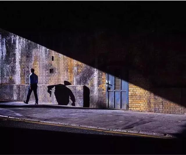 [微信七里香代理]，微信视频发黑了怎么调呢