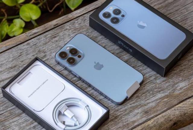 iPhone13Pro使用槽点：正面看和12pro没区别，摄像头变大变突兀了