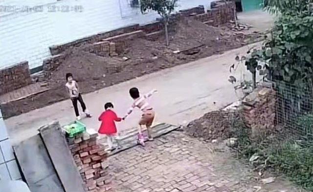 河北河间3名女孩溺亡坑塘