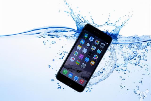 手机进水了怎么处理比较好（手机进水怎么处理最佳方法）(2)