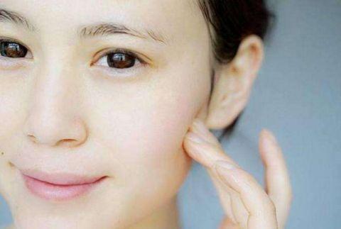 女人40岁后不想老太快？建议：牢记2多吃、2少做，利于皮肤保养