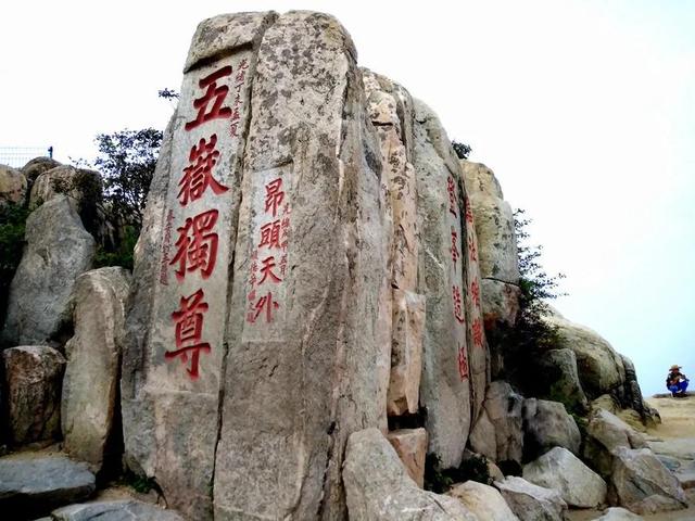 "张衡,杨云为北方鬼帝治罗酆山"唐朝的大诗人李白也写过"下笑世上士