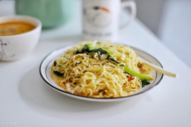 半夜饿了，除了泡面还能吃啥？吃什么食物更好？