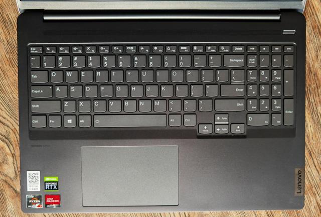 联想与荣耀16英寸上的对决：蜜糖或砒霜