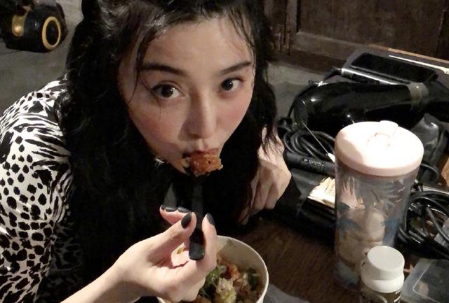 范冰冰为什么发八个亿(为什么范冰冰会被罚八个亿)