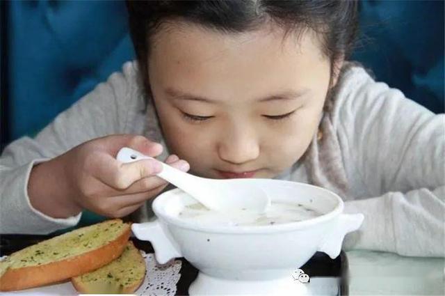 小学生早餐要吃得营养：少吃3类早餐，容易影响娃长个和智力发育