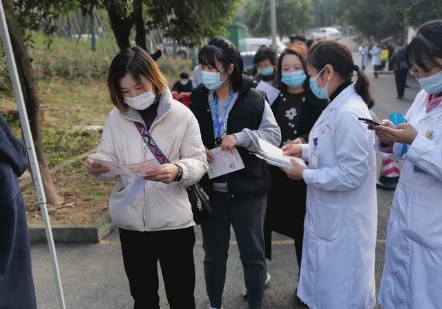 人民日报记者专访省中医药局副局长李道丕：中西医结合，坚决打赢疫情防控遭遇战