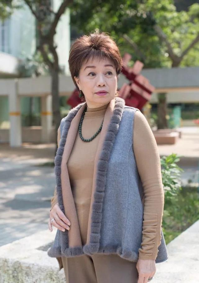 69岁TVB&ldquo;御用妈妈&rdquo;曾息影转做地产 至今单身：不觉得结婚是幸福