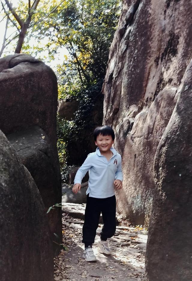 带宝宝爬天平山