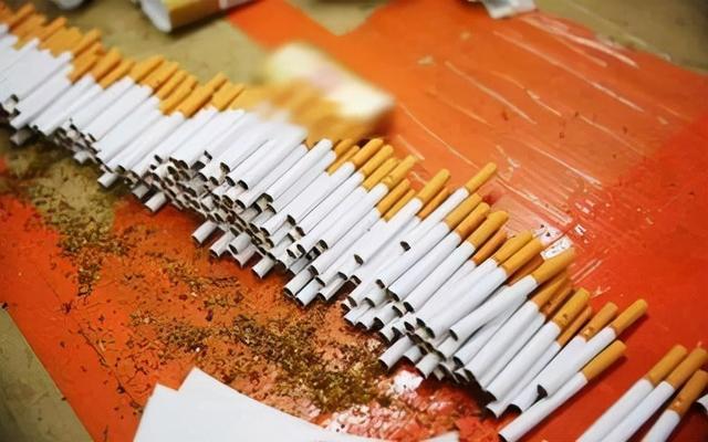 专供出口的烟全是假的(细支黑牡丹价格40元/包)