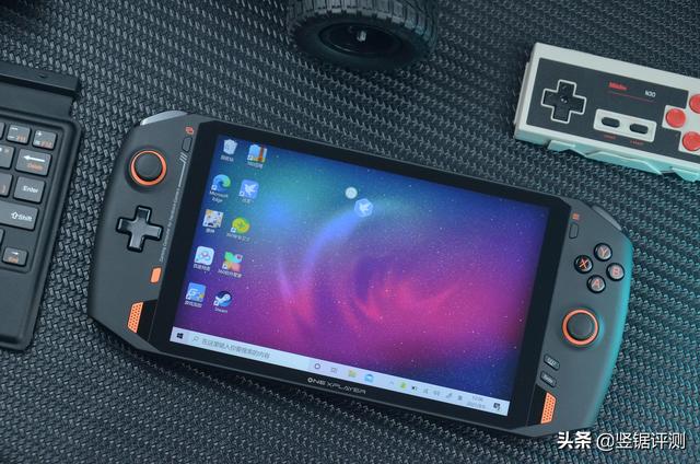 国产 Pc游戏掌机 开箱 8 4英寸触屏 自带双摇杆 能玩3a大作 全网搜