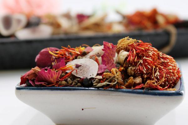 中药自己煎好，还是药店代煎好？中药煎煮误区多，中医帮你排除