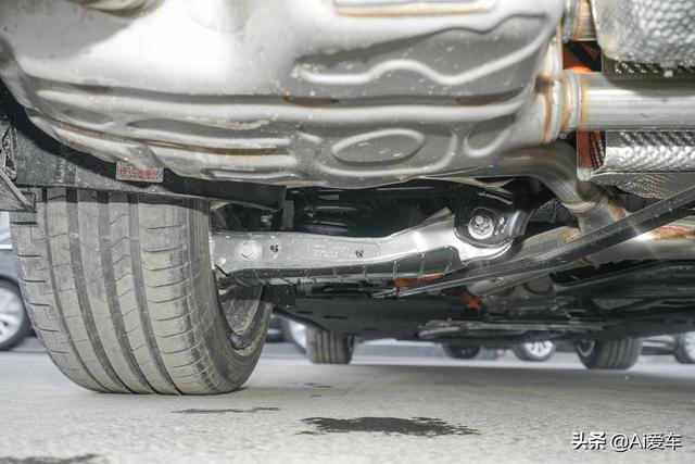 2.1L油耗带四驱，豪华热销行政大轿车，车价不错，奥迪A6L新能源