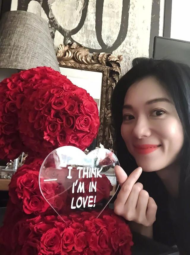 前TVB女星直言有好剧本会考虑出山拍剧 50岁驻颜有术依旧美貌