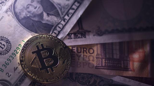 美元地位能维持多久？进博会的开展，为何能推动人民币的国际化？