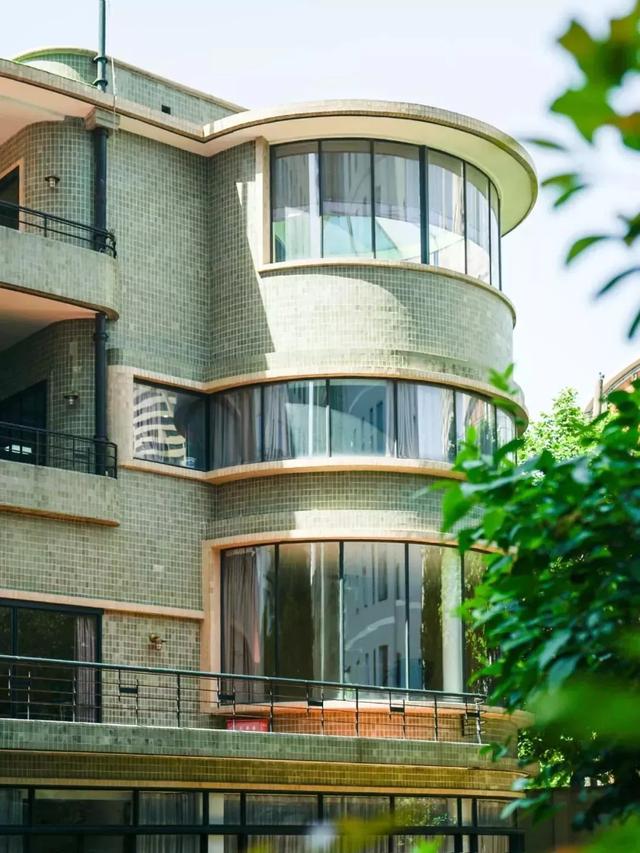 绿房子位于上海市静安区铜仁路333号,于1938年落成,是著名的匈牙利籍