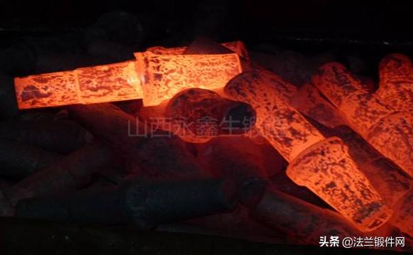 制砂机用高铬钢锤头作用