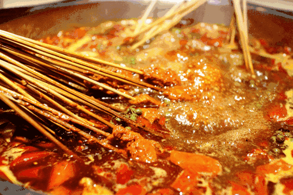 欢辣颂串串香:这家川味串串料理为了追求味道，简直丧心病狂！