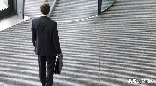 35岁遇“中年危机”！失业后，除了送外卖和跑滴滴，还能做什么？