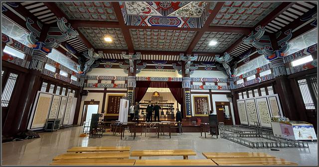 鹳雀楼内部,每层都有一些书法绘画文化的展览鹳雀楼经门口检票进入