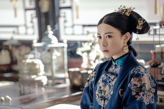 与佘诗曼同资历，曾是TVB力捧花旦，如今在美国与老戏骨拍戏