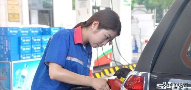 为何民营加油站便宜，不仅送小礼物还能免费洗车，老员工说出实情